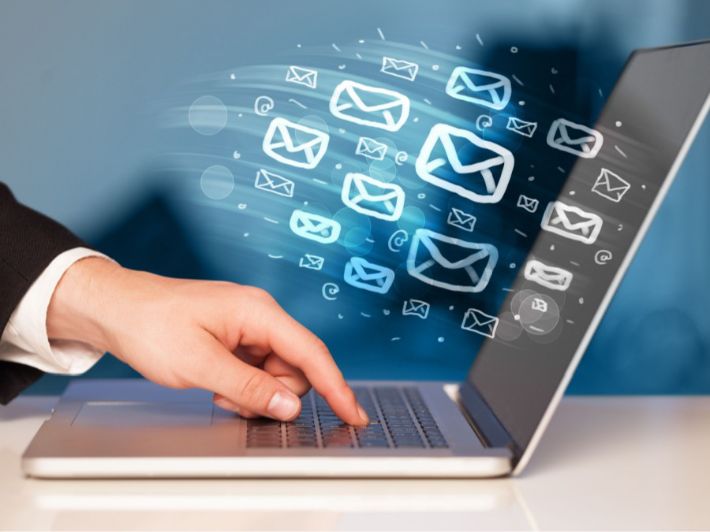 كل ما تحتاج معرفته عن البريد الإلكتروني: أنواعه، فوائده، واستخدامه في حياتنا اليومية
