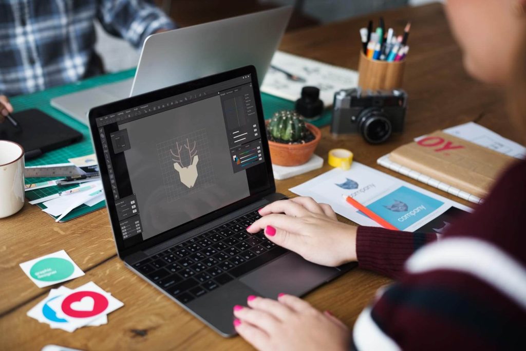 تصميم السوشيال ميديا (Social Media Design): فن صناعة التأثير البصري